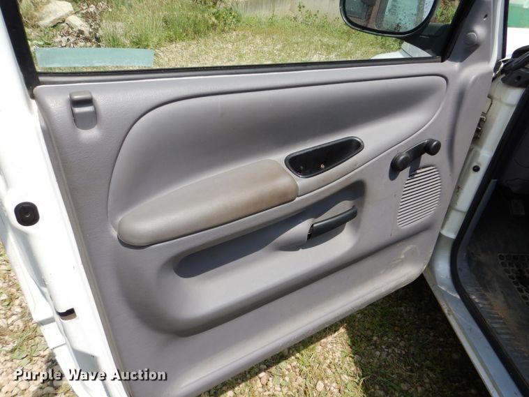 image for item FT9315 2001 Dodge Ram 1500 pickup truck