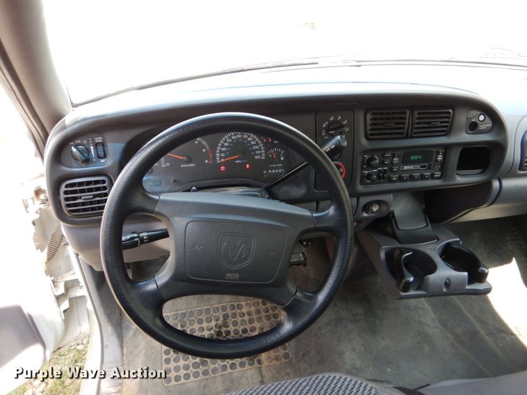 image for item FT9315 2001 Dodge Ram 1500 pickup truck