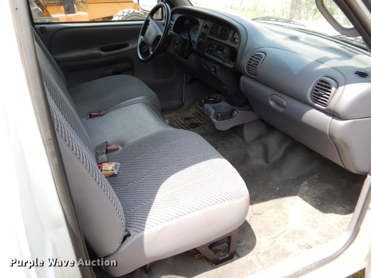 image for item FT9315 2001 Dodge Ram 1500 pickup truck