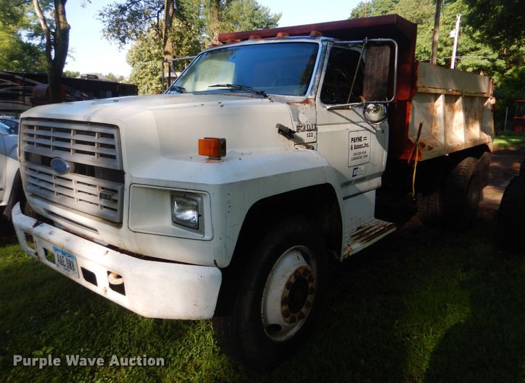 image for item FT9322 1992 Ford F700 dump truck