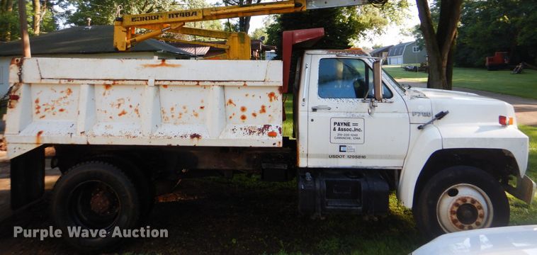 image for item FT9322 1992 Ford F700 dump truck