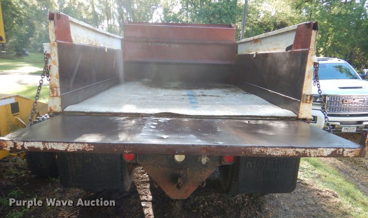 image for item FT9322 1992 Ford F700 dump truck
