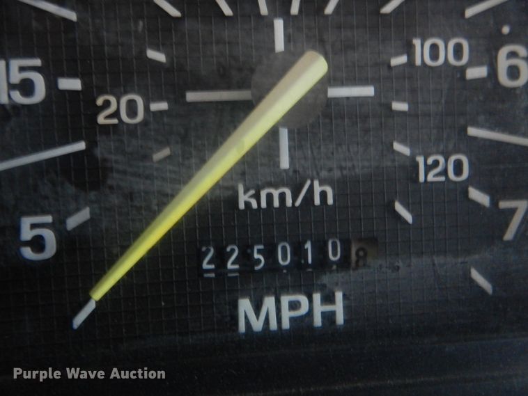 image for item FT9322 1992 Ford F700 dump truck