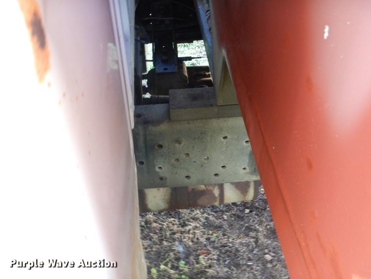 image for item FT9322 1992 Ford F700 dump truck