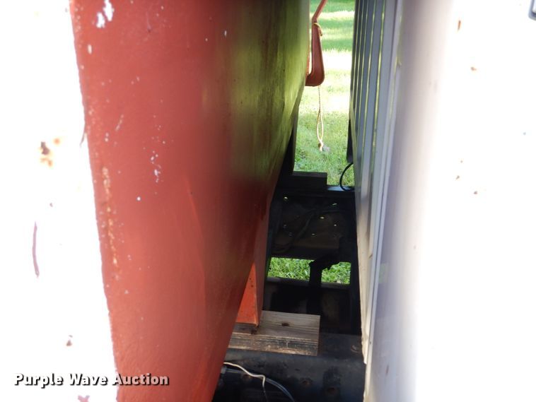 image for item FT9322 1992 Ford F700 dump truck