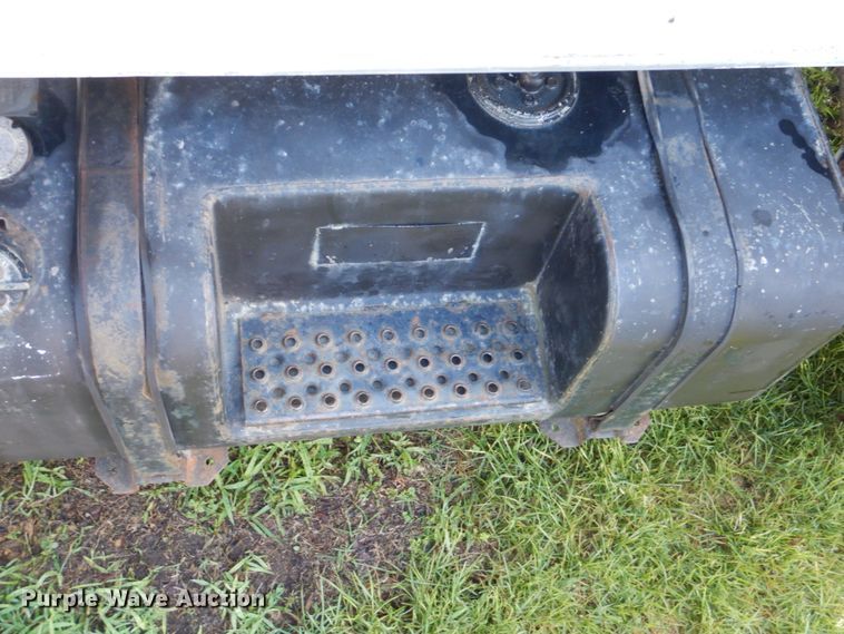 image for item FT9322 1992 Ford F700 dump truck