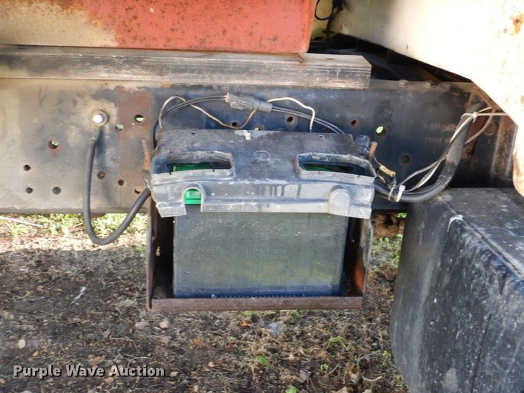 image for item FT9322 1992 Ford F700 dump truck