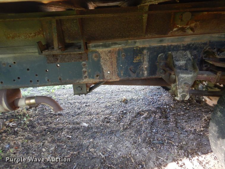 image for item FT9322 1992 Ford F700 dump truck