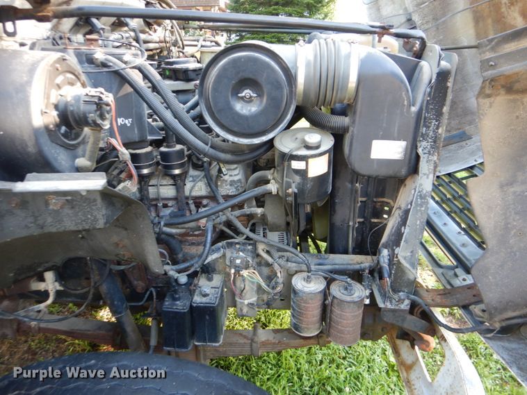 image for item FT9322 1992 Ford F700 dump truck