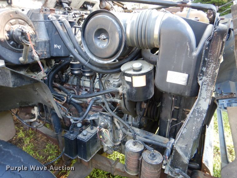 image for item FT9322 1992 Ford F700 dump truck