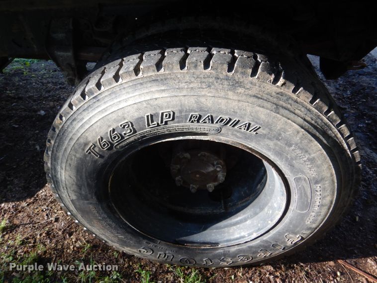 image for item FT9322 1992 Ford F700 dump truck