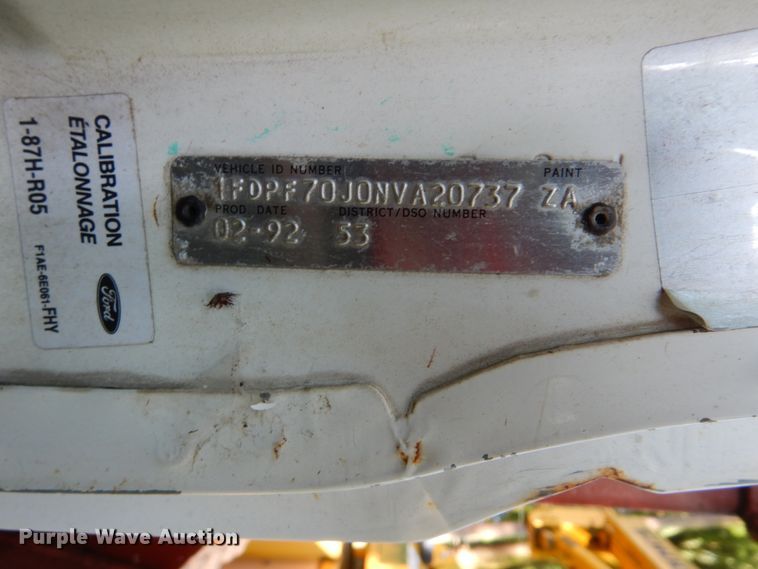 image for item FT9322 1992 Ford F700 dump truck