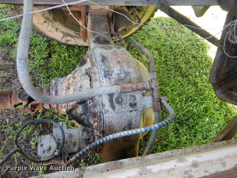 image for item FT9322 1992 Ford F700 dump truck