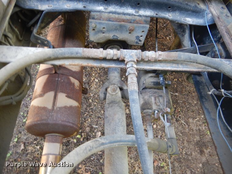 image for item FT9322 1992 Ford F700 dump truck