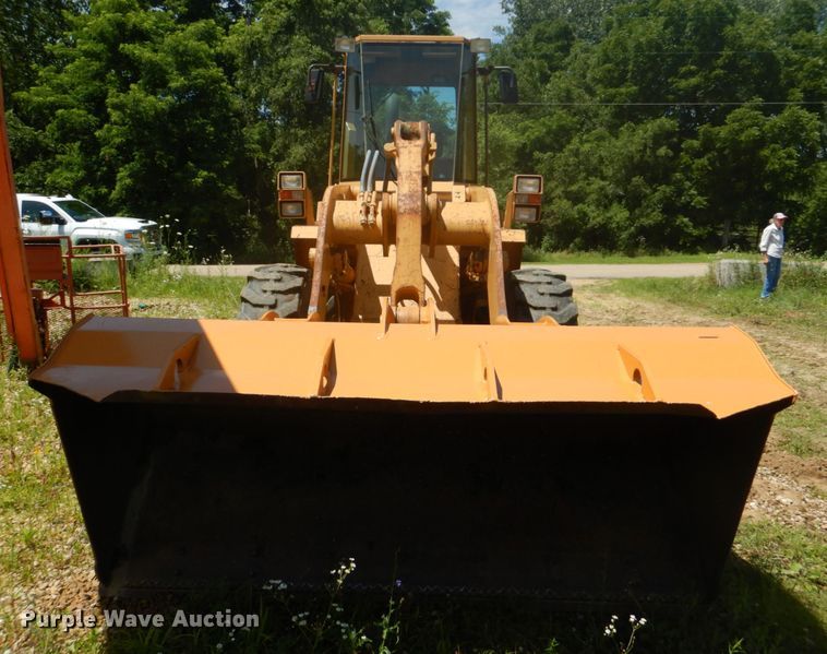 image for item FT9328 1995 Case 621B wheel loader