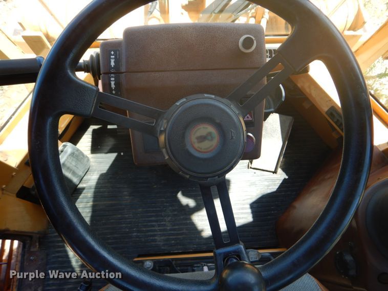 image for item FT9328 1995 Case 621B wheel loader