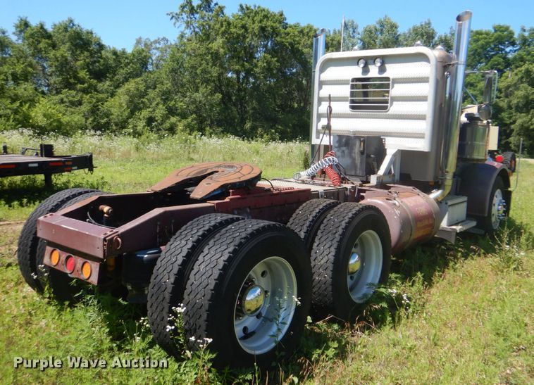 image for item FT9331 1975 Peterbilt semi truck