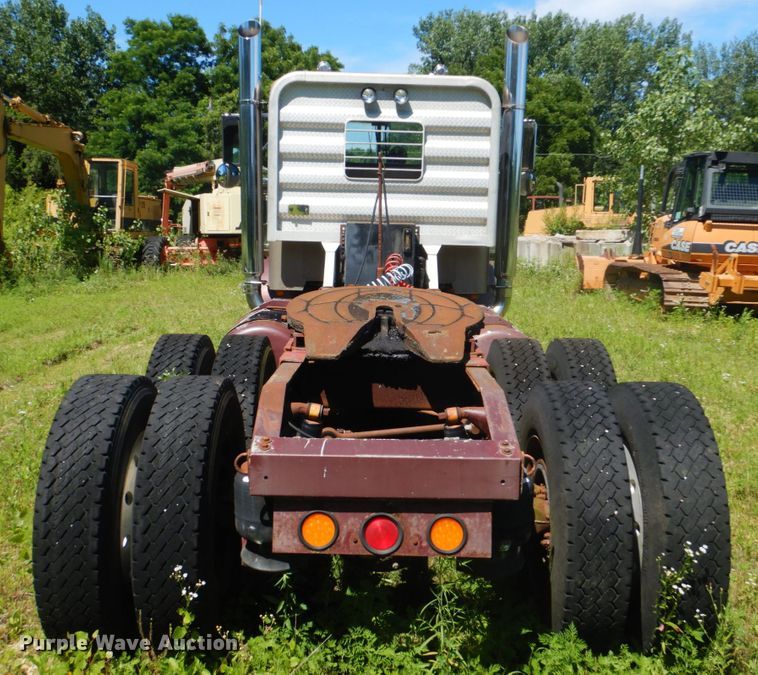 image for item FT9331 1975 Peterbilt semi truck