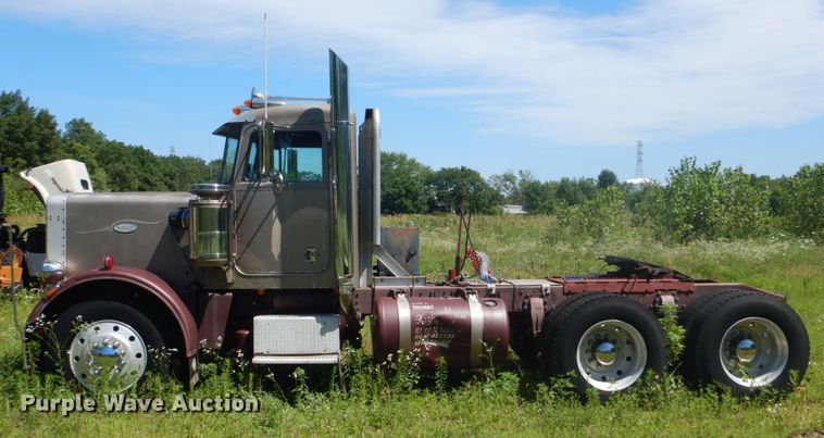 image for item FT9331 1975 Peterbilt semi truck