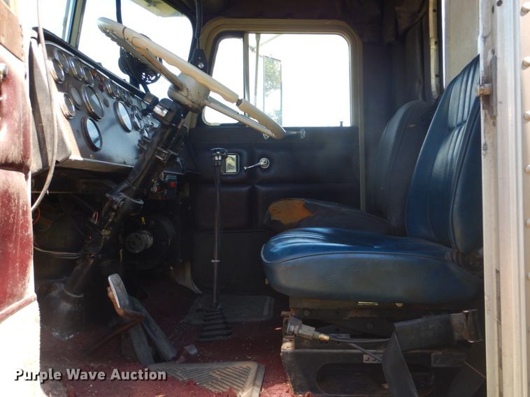 image for item FT9331 1975 Peterbilt semi truck