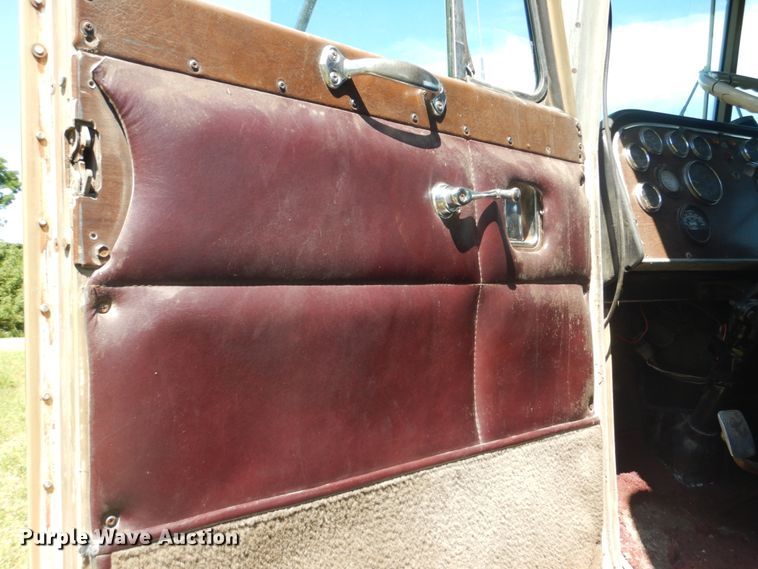 image for item FT9331 1975 Peterbilt semi truck