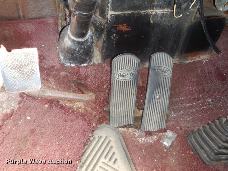 image for item FT9331 1975 Peterbilt semi truck