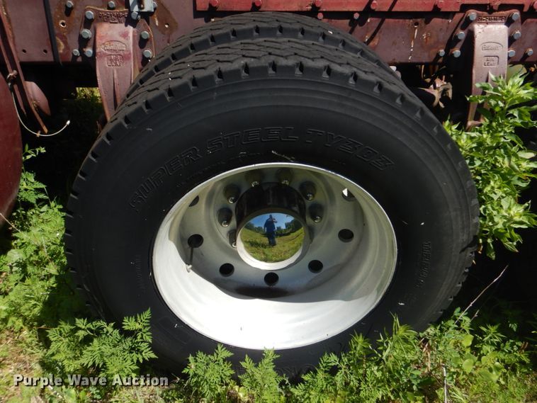 image for item FT9331 1975 Peterbilt semi truck