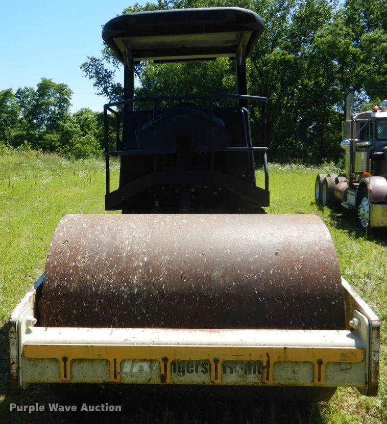 image for item FT9334 2005 Ingersoll Rand SD-70D TF single drum roller