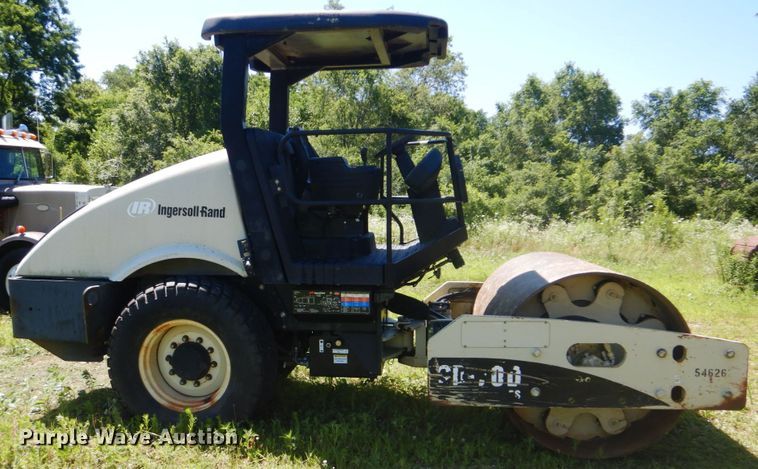 image for item FT9334 2005 Ingersoll Rand SD-70D TF single drum roller