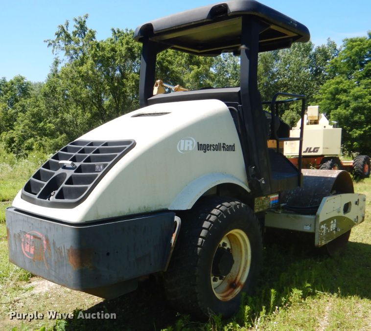 image for item FT9334 2005 Ingersoll Rand SD-70D TF single drum roller