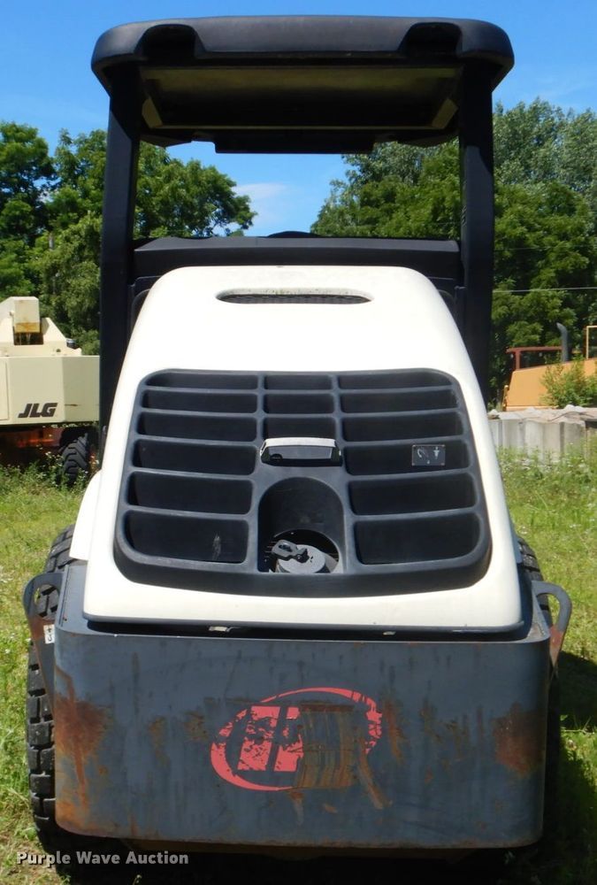 image for item FT9334 2005 Ingersoll Rand SD-70D TF single drum roller