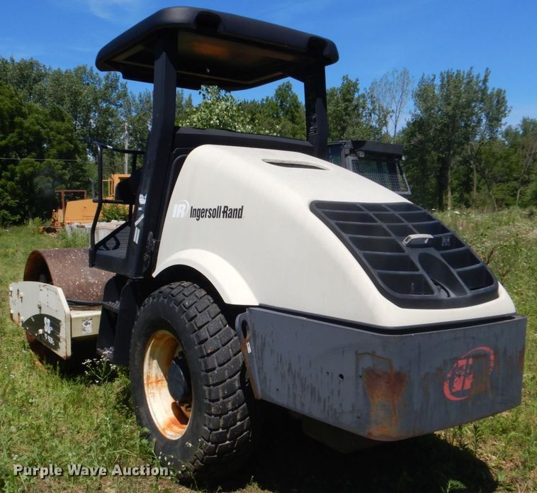 image for item FT9334 2005 Ingersoll Rand SD-70D TF single drum roller
