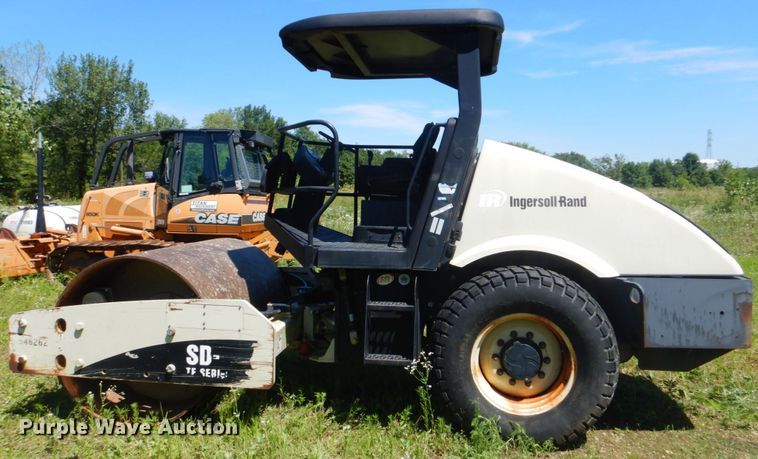 image for item FT9334 2005 Ingersoll Rand SD-70D TF single drum roller