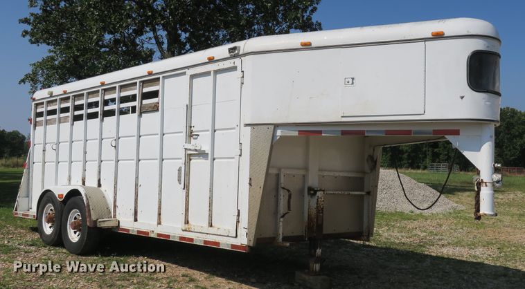 image for item DB10243 1990 Logan Coach livestock trailer