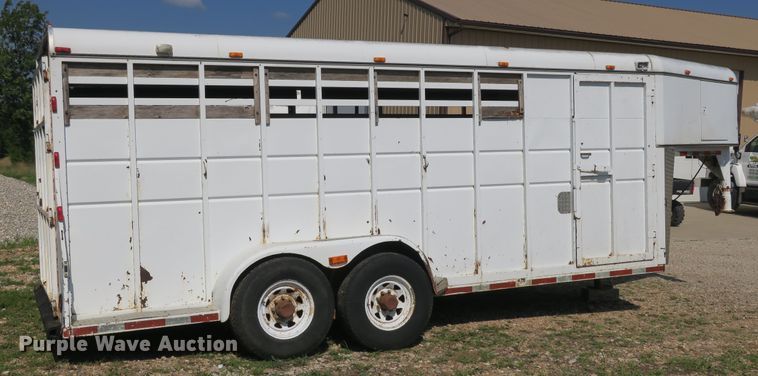 image for item DB10243 1990 Logan Coach livestock trailer