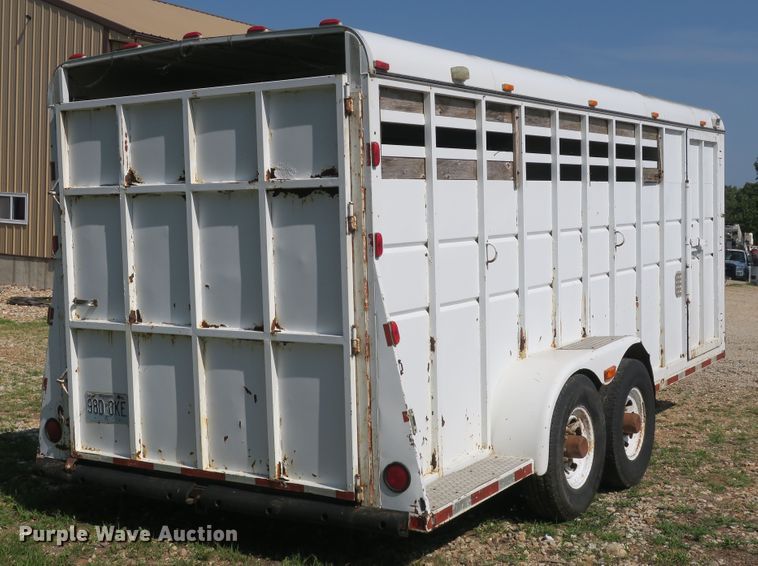 image for item DB10243 1990 Logan Coach livestock trailer
