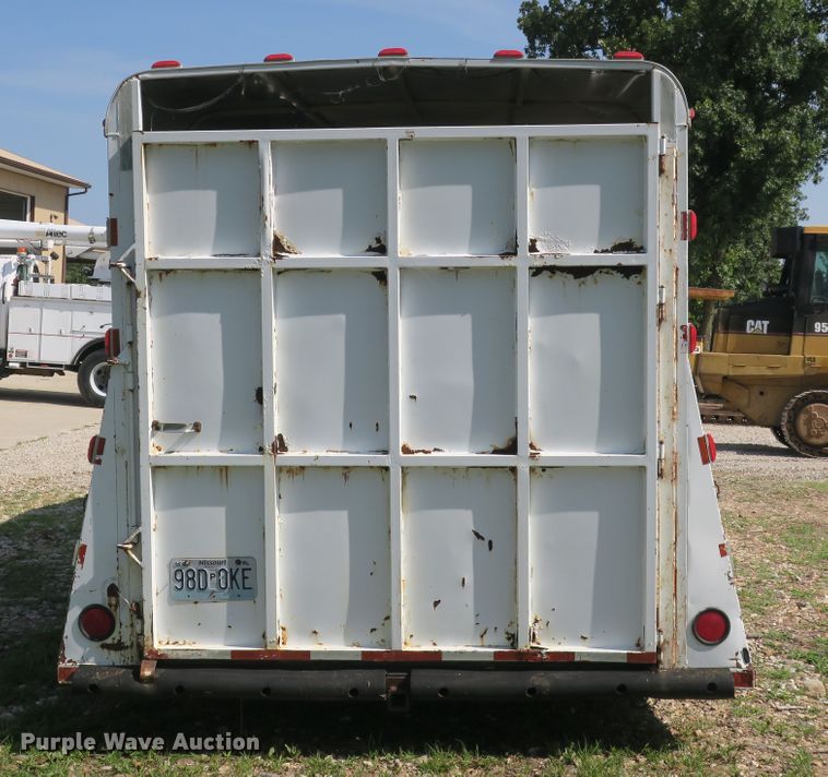 image for item DB10243 1990 Logan Coach livestock trailer