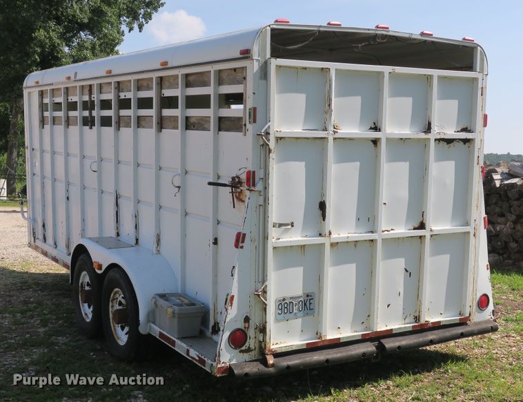 image for item DB10243 1990 Logan Coach livestock trailer