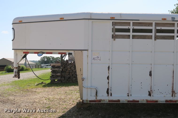image for item DB10243 1990 Logan Coach livestock trailer