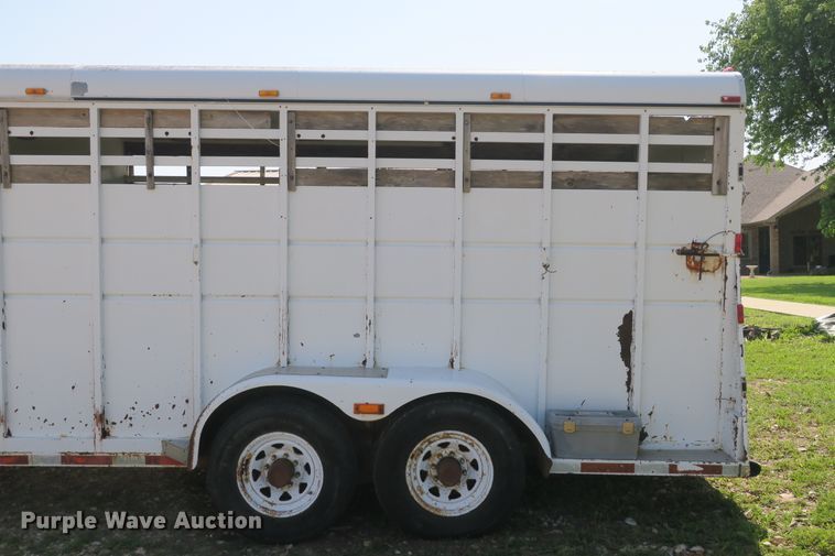 image for item DB10243 1990 Logan Coach livestock trailer