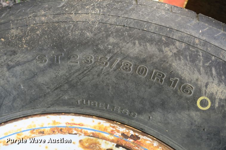 image for item DB10243 1990 Logan Coach livestock trailer