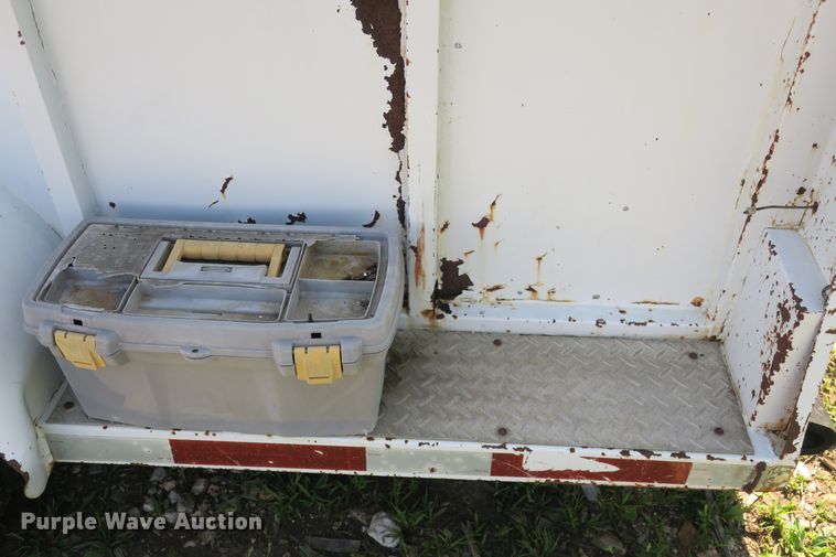 image for item DB10243 1990 Logan Coach livestock trailer