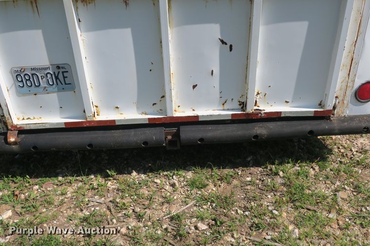 image for item DB10243 1990 Logan Coach livestock trailer