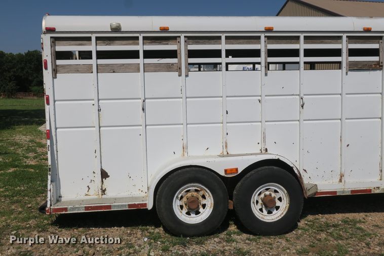 image for item DB10243 1990 Logan Coach livestock trailer