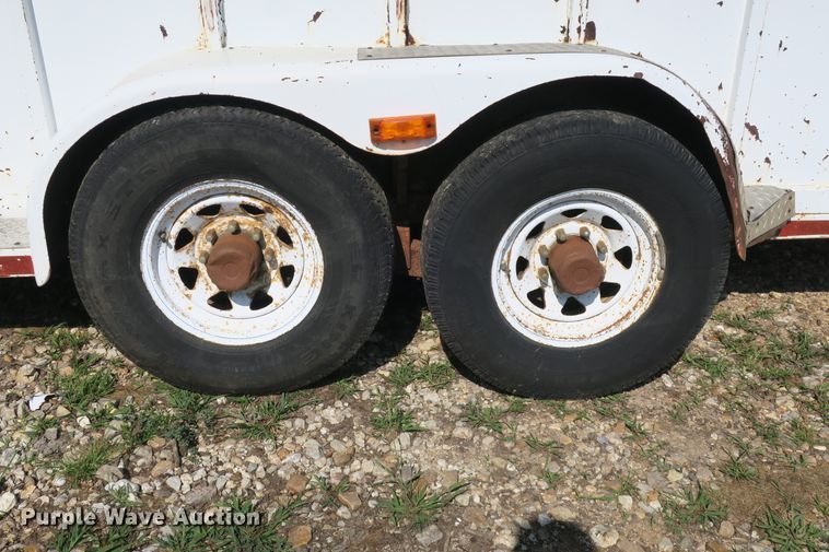 image for item DB10243 1990 Logan Coach livestock trailer
