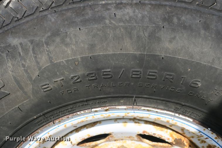 image for item DB10243 1990 Logan Coach livestock trailer