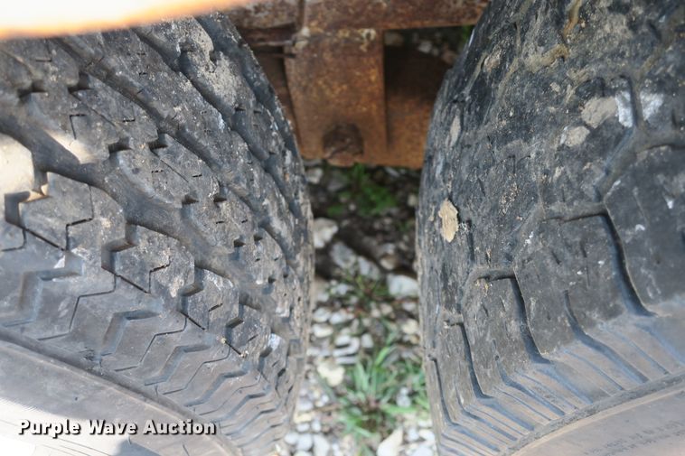 image for item DB10243 1990 Logan Coach livestock trailer