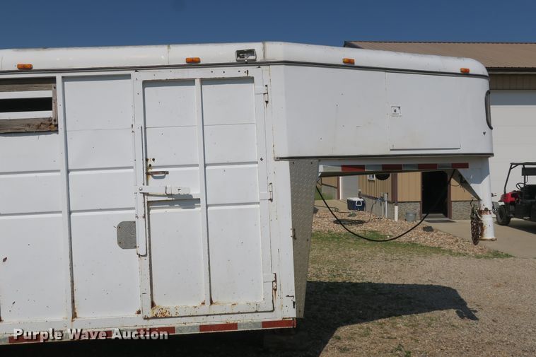 image for item DB10243 1990 Logan Coach livestock trailer