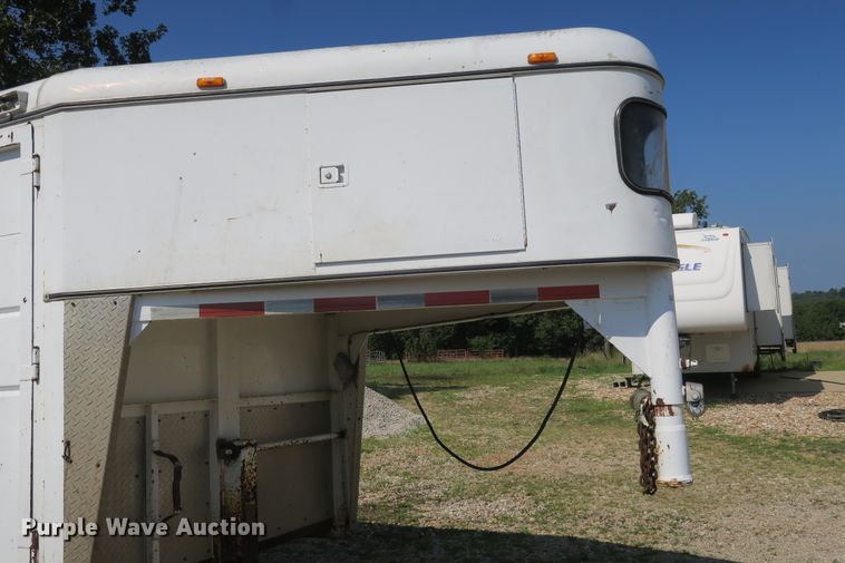 image for item DB10243 1990 Logan Coach livestock trailer