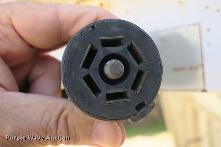 image for item DB10243 1990 Logan Coach livestock trailer